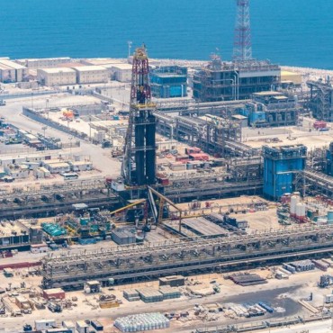 La compagnie nationale émiratie Adnoc, dont le PDG préside la COP28 à Dubaï, est un poids lourds du pétrol